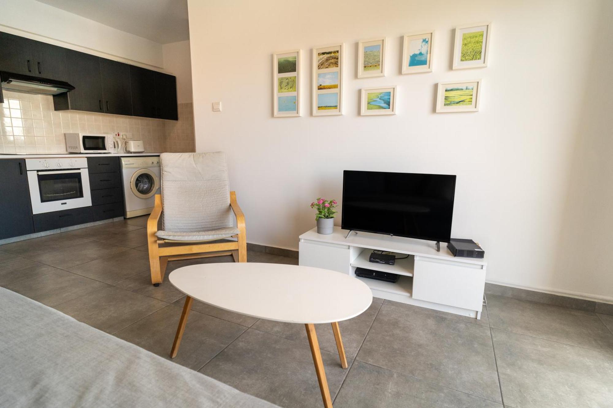 Blu Mackenzie 1 Bdr Flat With Pool Daire Larnaca Dış mekan fotoğraf